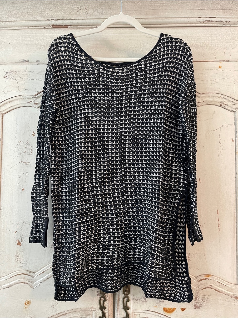 Wilfred Black & White Scoop Neck Knit Pullover Sweater